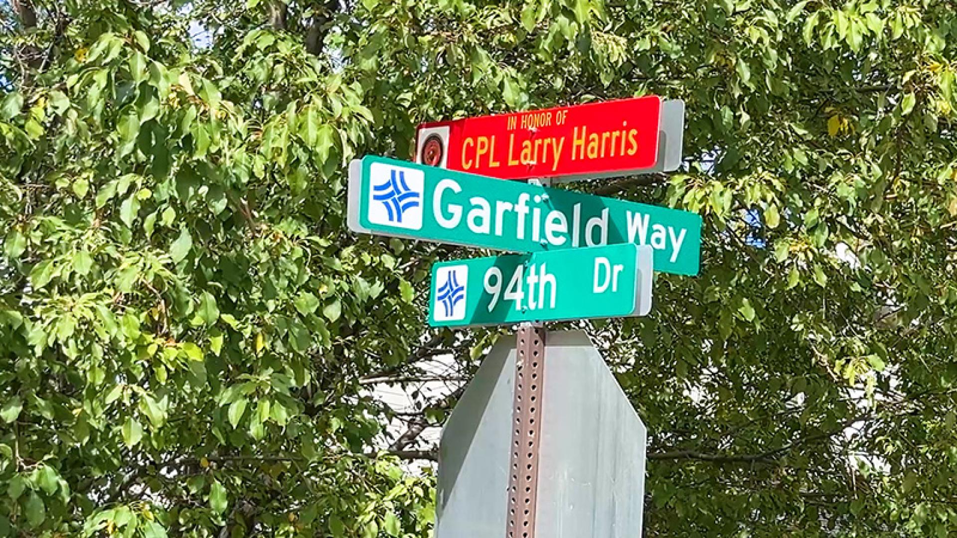 Honorary street name sign Corporal Larry Donell Harris, Jr. (94th Drive).